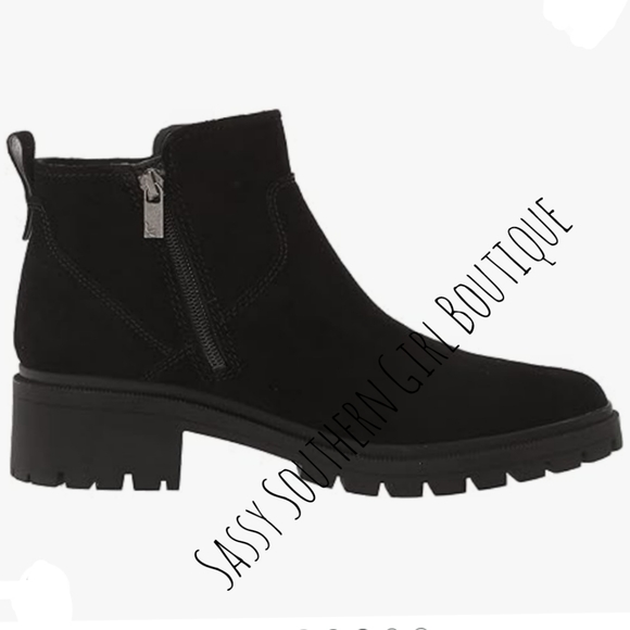 ⭐🆕Koolaburra by UGG black suede Chelsea boots - Picture 3 of 13